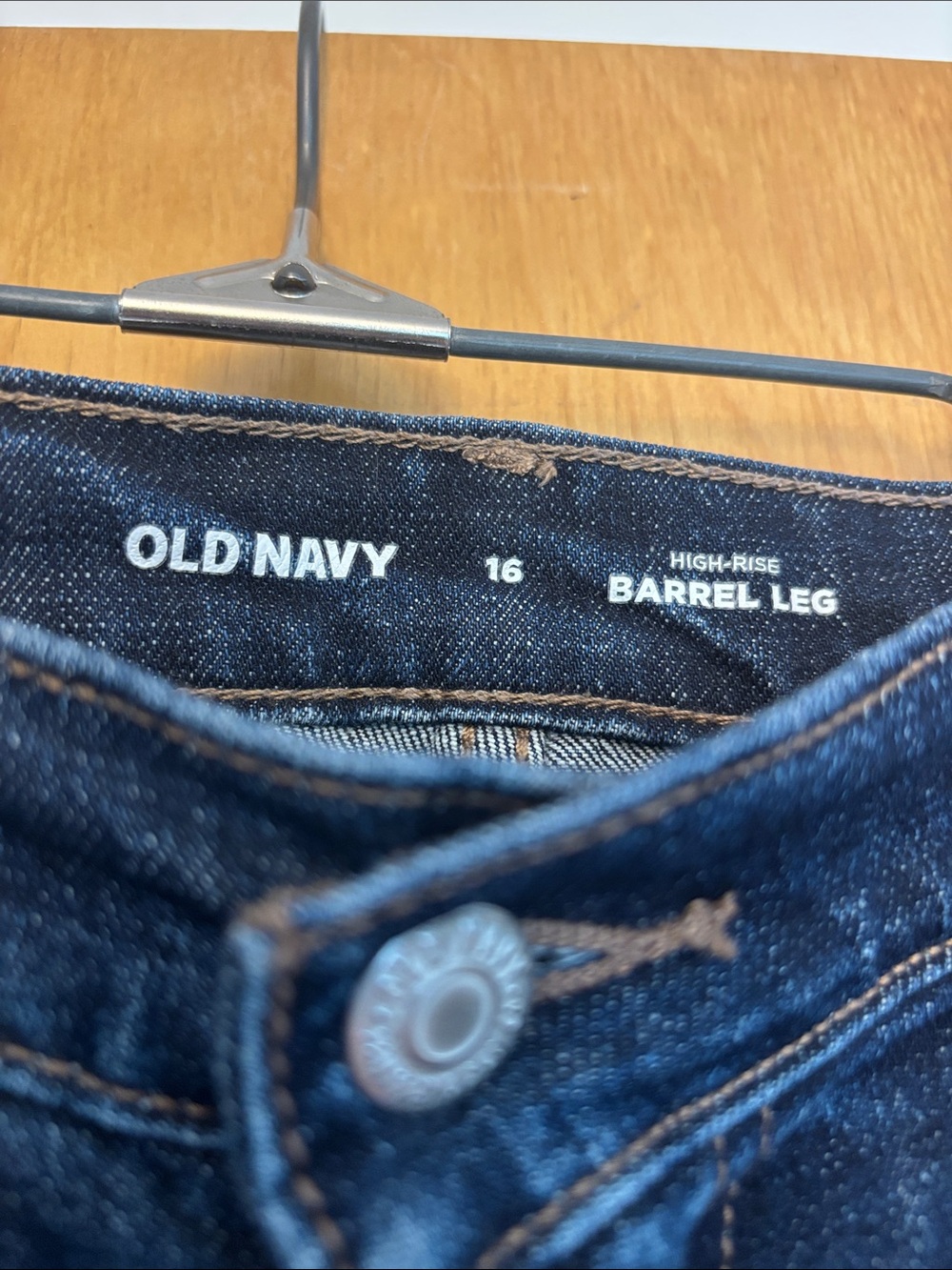 Old Navy Women’s Dark Wash Barrel Leg Jeans - Picture 2 of 3
